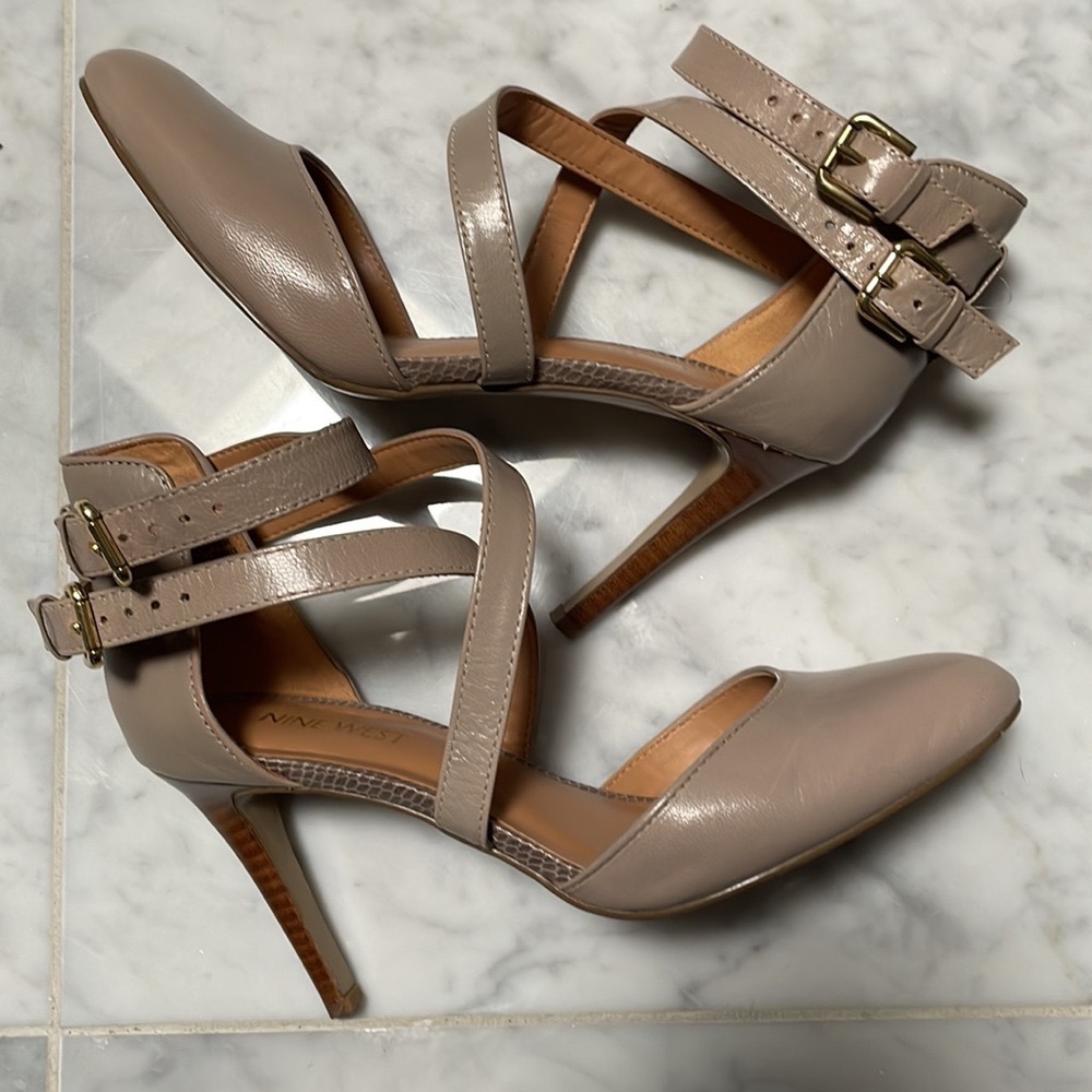 Nine West strappy heels size 5-1/2 color putty